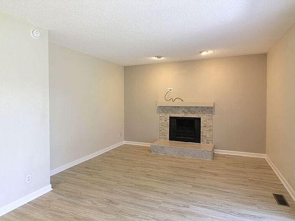4th image of 415 N Montana St