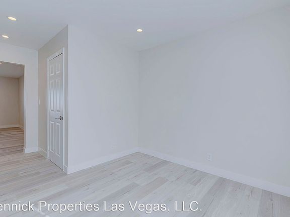 3rd image of 448 Jefferson Blvd APT 1