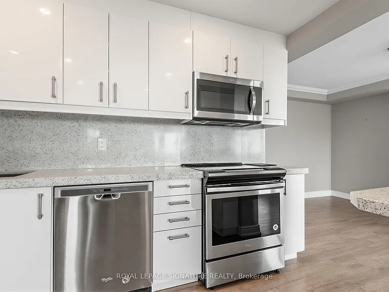 8111 Yonge St #1010 — Photo 6