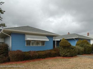 8 Las Croabas Ln, Toms River, NJ 08757