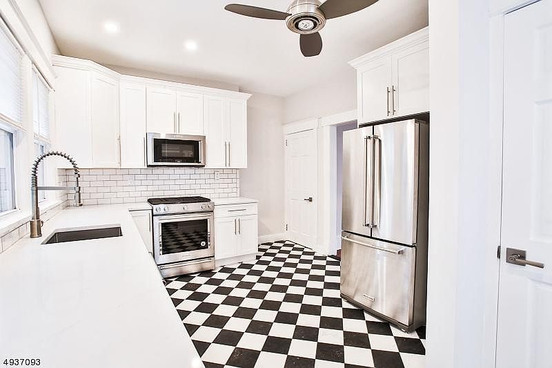 1st image of 17 Walnut St