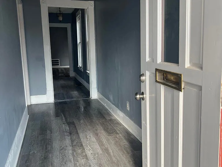 2509 Howard St — Photo 10