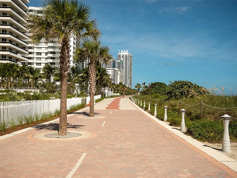 5757 Collins Ave #703 — Photo 34
