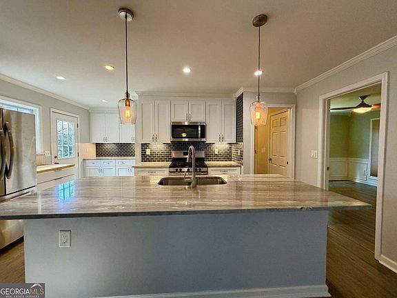 4th image of 428 Lancaster Dr