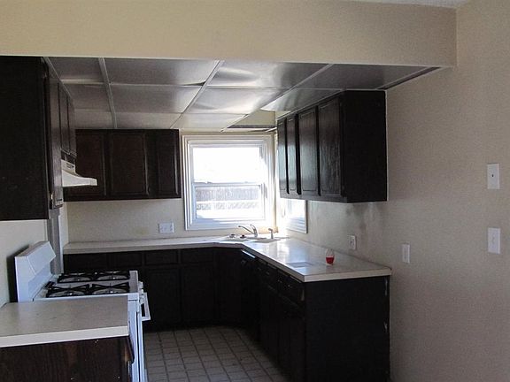 3rd image of 1846 E Cedar Ave