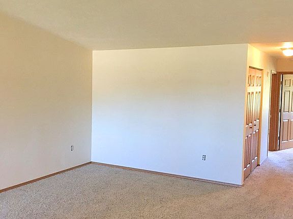 5th image of 2913 S Park Ave #12776062