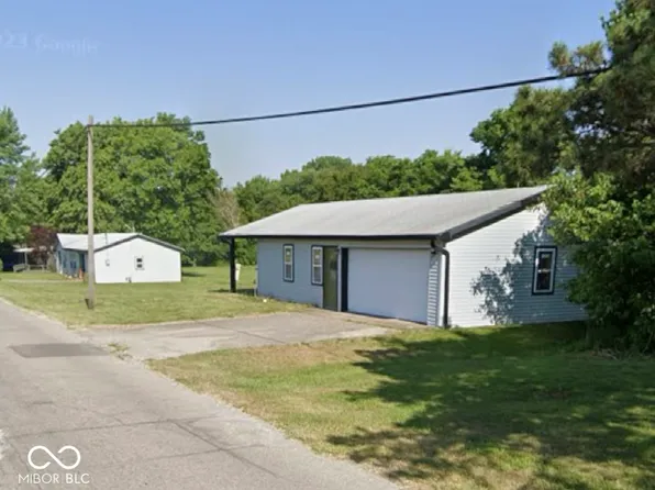 714 E Park St, Trafalgar, IN 46181