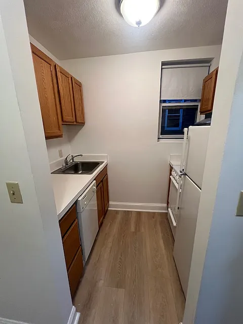 2 bed, 700 sqft, $3,500 — Photo 4