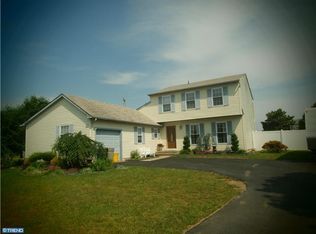 8 Nashua Dr, Sicklerville, NJ 08081