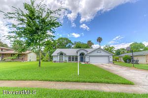 3rd image of 4270 Grovewood Ln