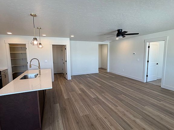 2nd image of 2805 Cypress Pointe Ave