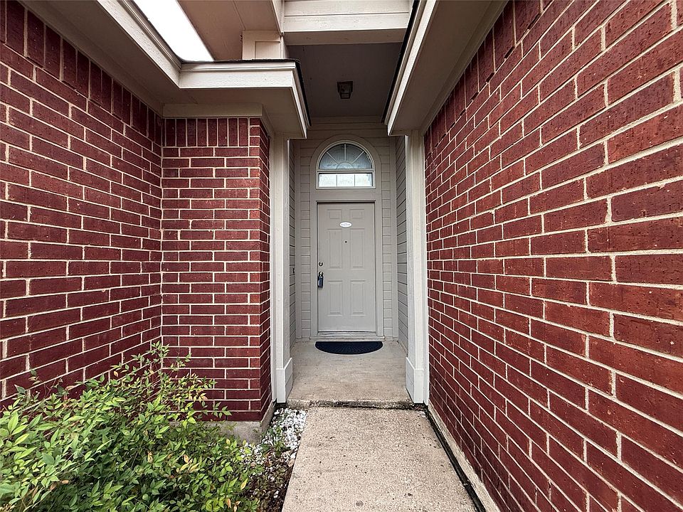 1st image of 25 Azalea Dr