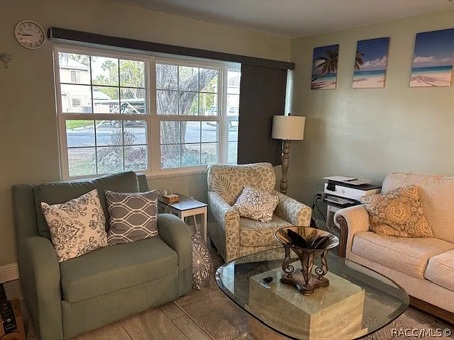 41 Beach Ln — Photo 7