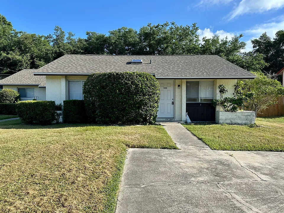 933 Bryan Ct