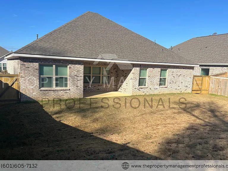 215 Serenity Lake Dr — Photo 31