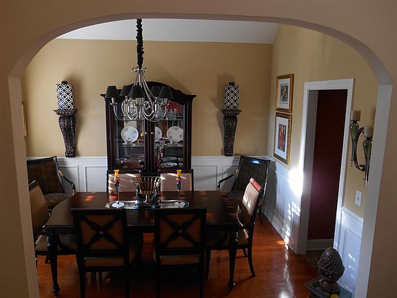 5th image of 1906 Kinsale Ave