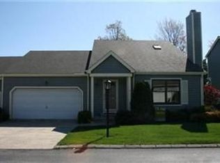 14 Pond Dr #14, Rocky River, OH 44116