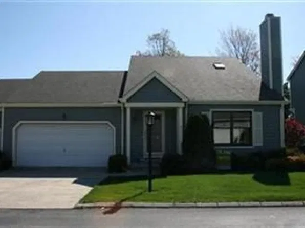 14 Pond Dr #14, Rocky River, OH 44116