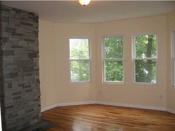 5th image of 347 Lake Shore Dr