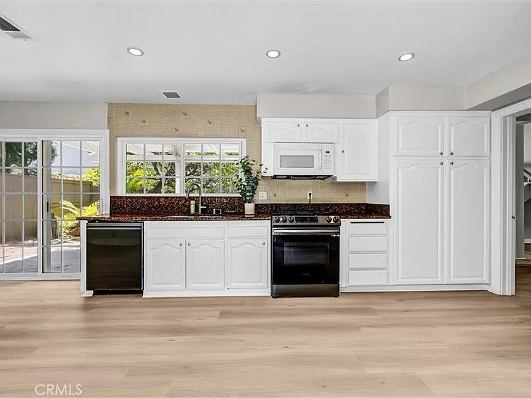 4 Hickory Tree Ln — Photo 22