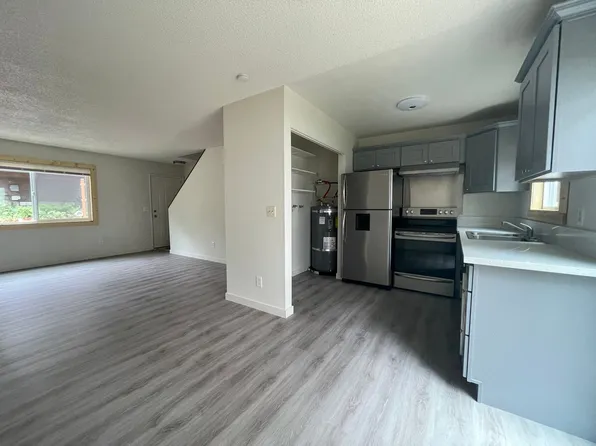 Updated 2Bd/1Ba in the Hillsdale Neighborhood of SW Portland ~ Stainless Steel Appliances and Qua..., 8020 SW 19th Ave, Portland, OR 97219