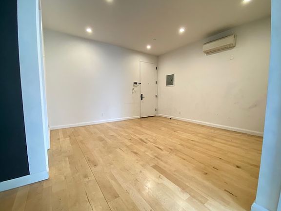 3rd image of 310 Evergreen Ave #4A