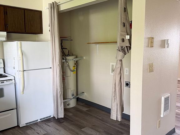 3rd image of 3102 Harney St Unit 8