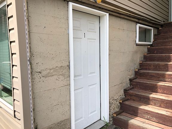 2nd image of 634 NE Gray Ln #1