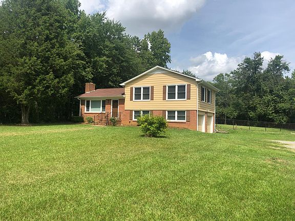 3rd image of 1826 Breezewood Dr