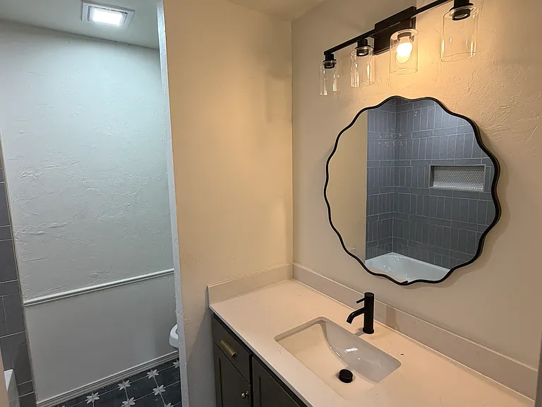 726 Garden Grv — Photo 8