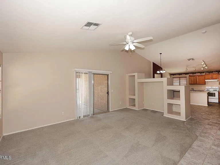 10945 W Loma Ln — Photo 4