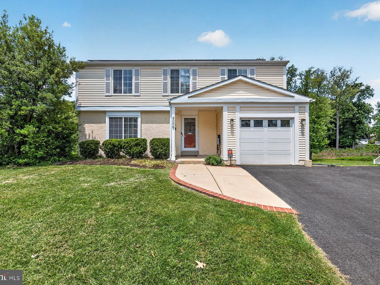4 bed, 2.5 bath, 2377 sqft, $3,850 — Photo 1