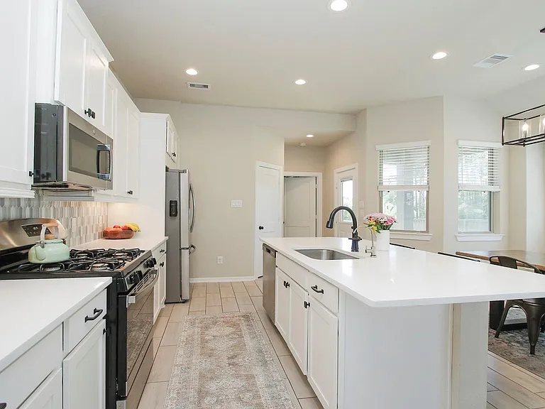 320 Rise Ln — Photo 14