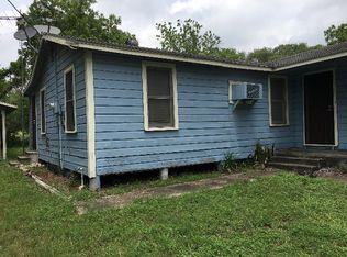 620 E Pearl St, Goliad, TX 77963