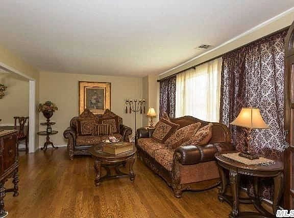 3rd image of 66 Tilden Ln