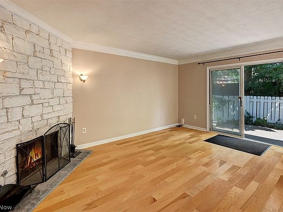 4th image of 13419 Larchmere Sq #305