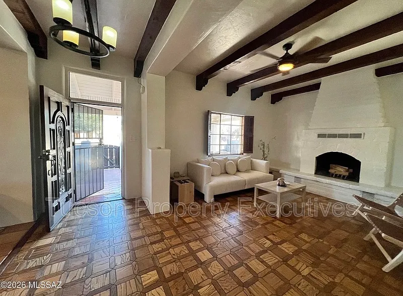 2 bed, 1.0 bath, 1078 sqft, $1,900 — Photo 4