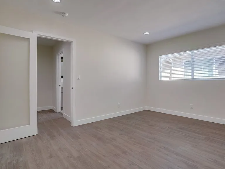 2330 S Corning St — Photo 24