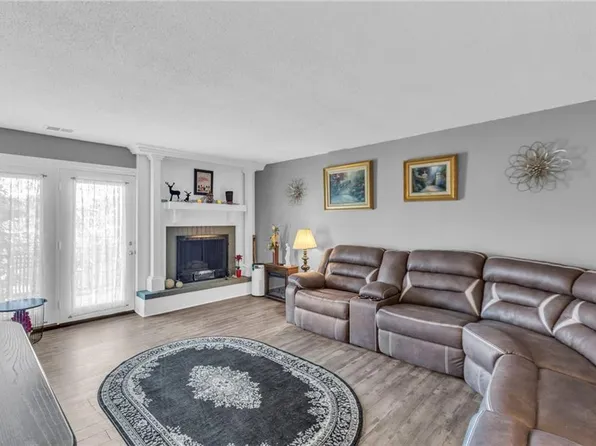 10120 W 96th St APT F, Overland Park, KS 66212