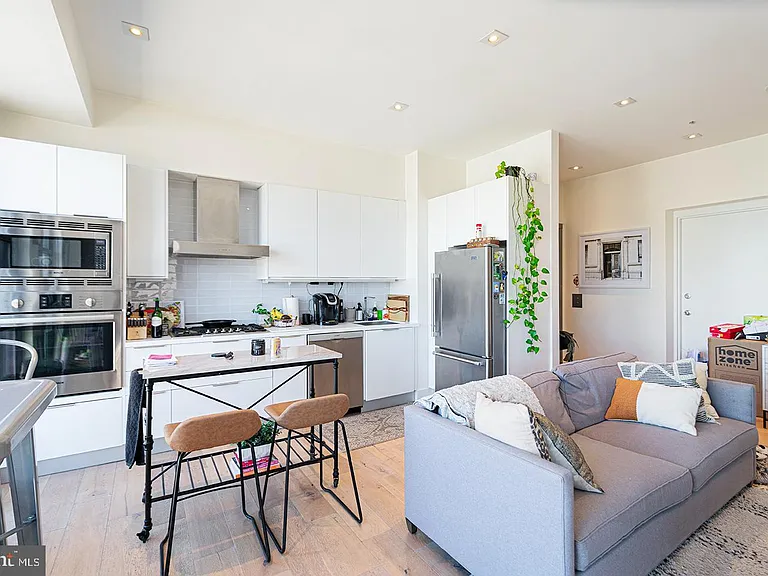 240 N 2nd St #4W — Photo 4