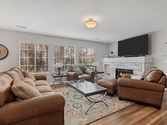 4th image of 167 N Romney Ln W #U203