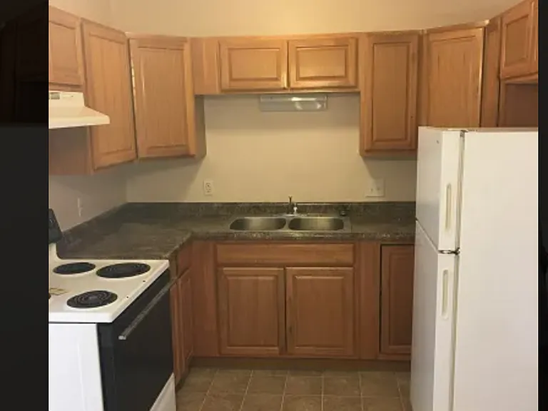 802 Hartwell Dr — Photo 6