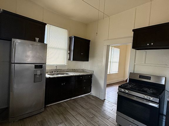 5th image of 110 Tremlett Ave