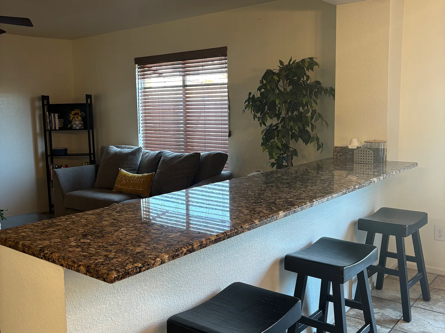 1552 W Beantree Ln — Photo 4