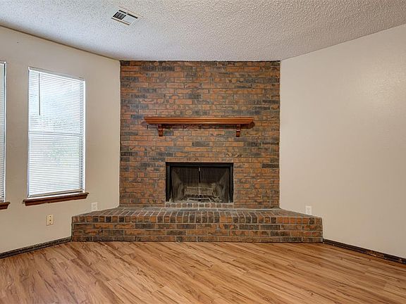 5th image of 212 Skylark Ct #214