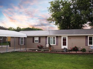 615 W McGaughy St, Hamilton, MO 64644