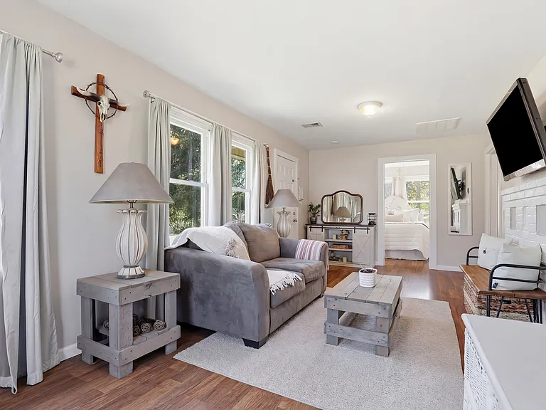 612 Crescent Dr — Photo 17