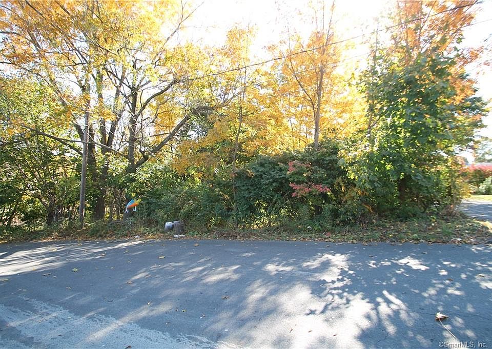 2nd image of 31 Hotchkiss St