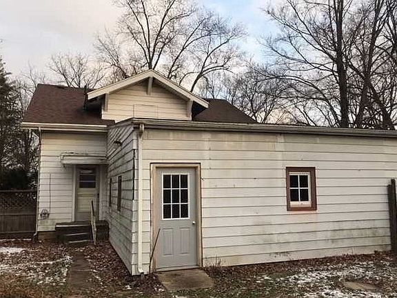 2nd image of 59570 Glenmore Ave