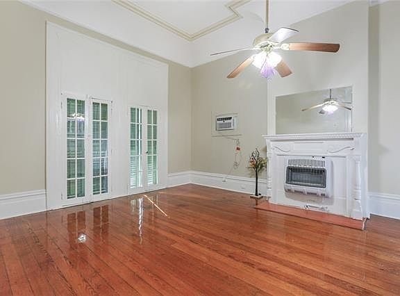 2nd image of 1104 3rd St APT 1B